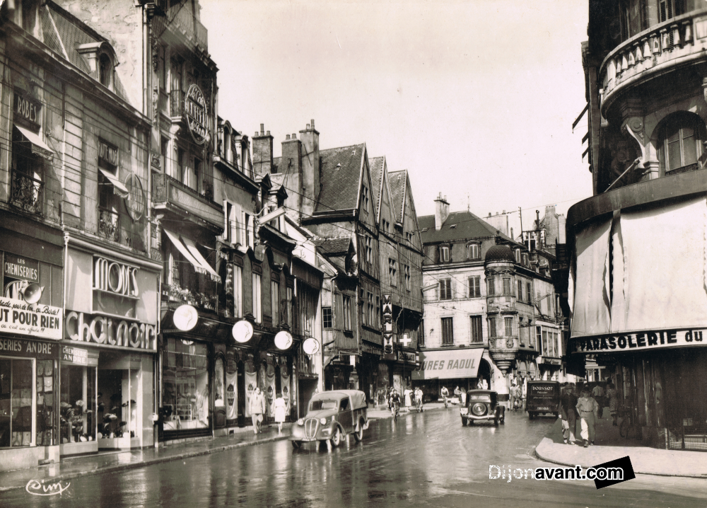 Dijon rue de la liberte 1955.jpg Dijon rue de la liberte 1955.jpg