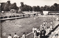 dijon piscine du parc caroussel 1957.jpg