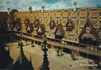 hospices de beaune cour d honneur .jpg